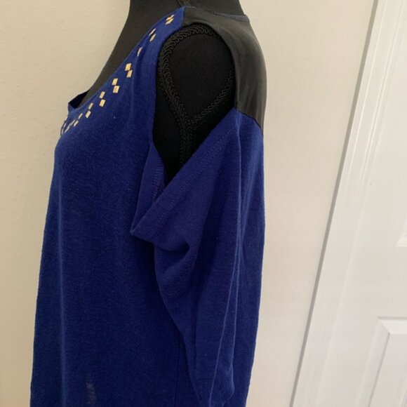 Cold shoulder High Low design Top - Picture 3 of 5